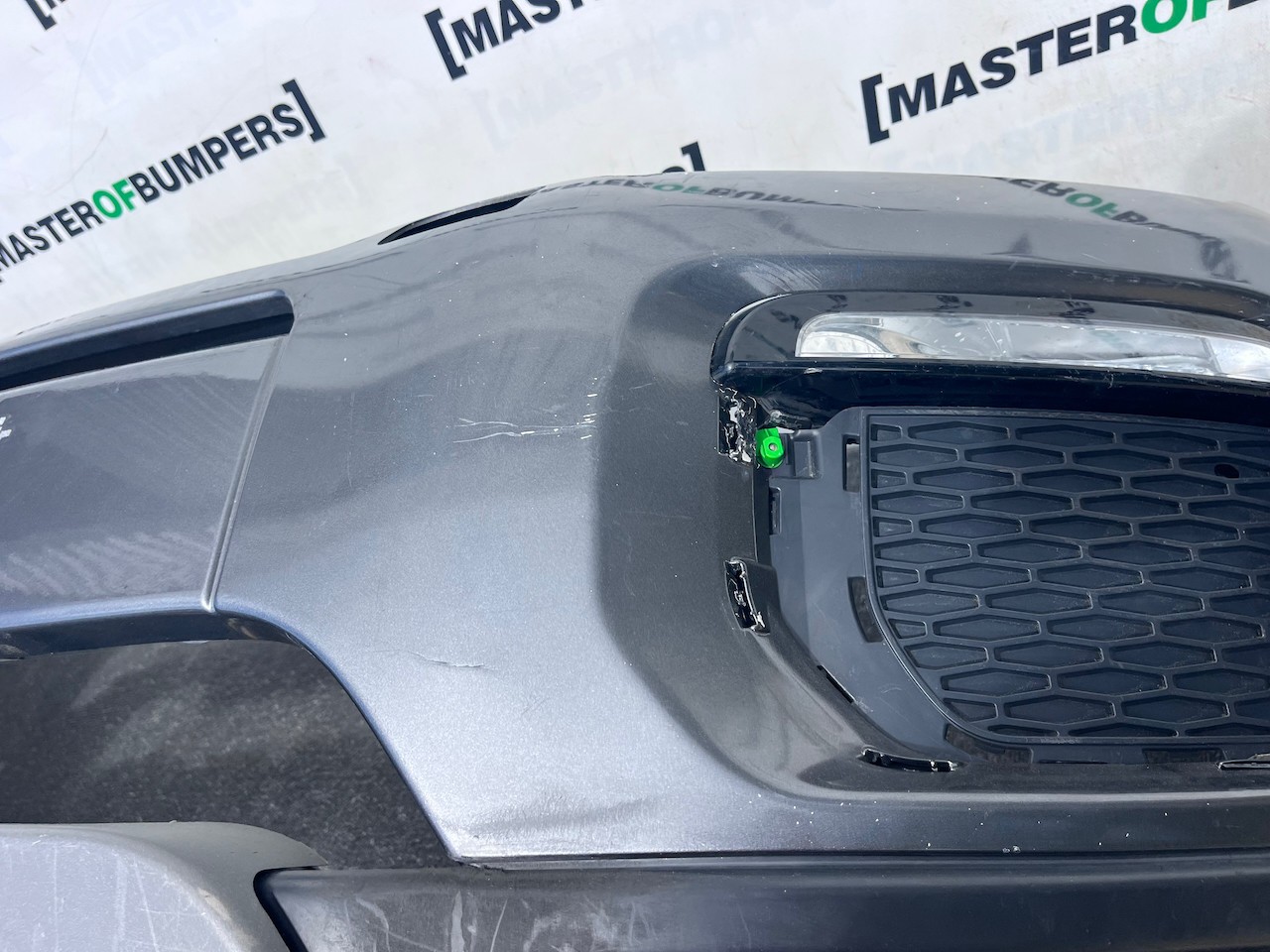 Range Rover Evoque Se Hse Lift 2015-2018 Front Bumper Jets Holes Genuine [p709]