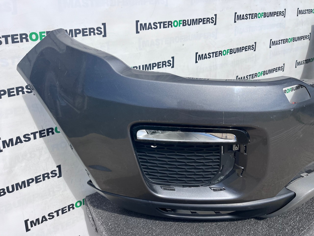 Range Rover Evoque Se Hse Lift 2015-2018 Front Bumper Jets Holes Genuine [p709]