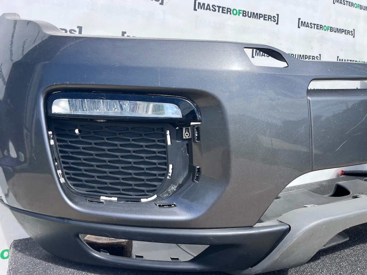 Range Rover Evoque Se Hse Lift 2015-2018 Front Bumper Jets Holes Genuine [p709]