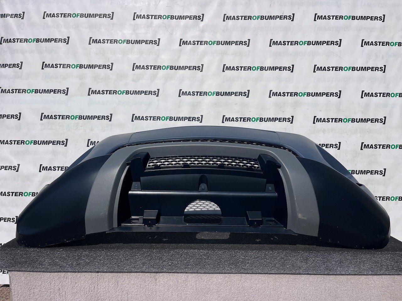 Range Rover Evoque Se Mk1 2011-2015 Front Bumper No Pdc No Jets Genuine [p720]