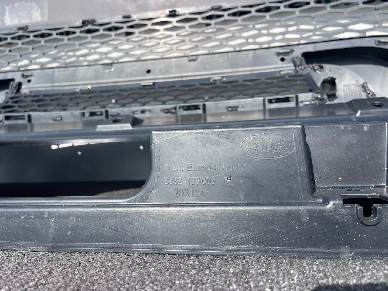 Range Rover Evoque Se Mk1 2011-2015 Front Bumper 4 Pdc + Jets Genuine [p724]