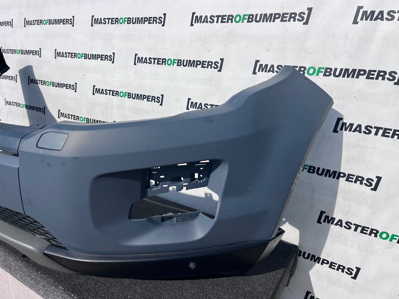 Range Rover Evoque Se Mk1 2011-2015 Front Bumper 4 Pdc + Jets Genuine [p724]