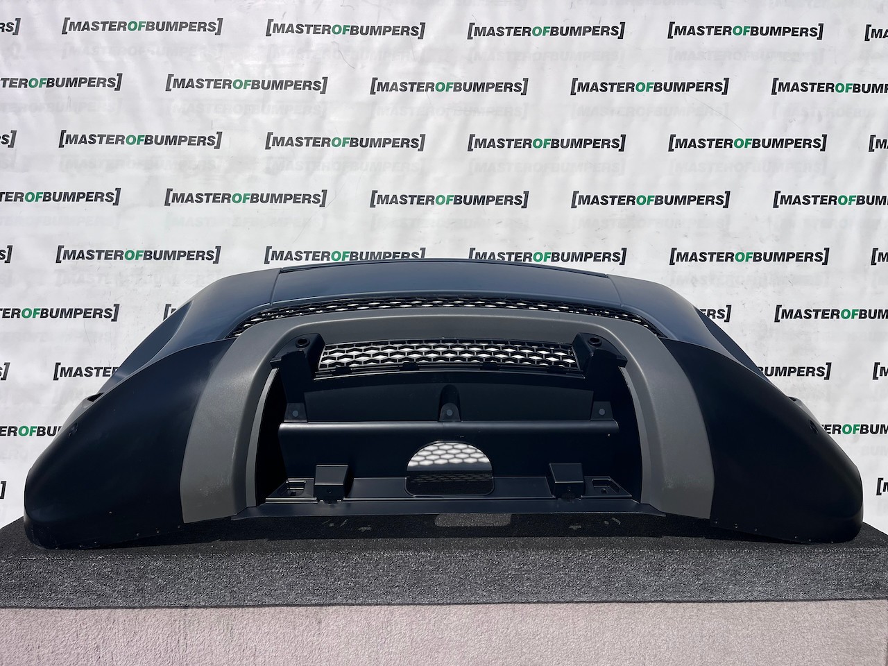Range Rover Evoque Se Mk1 2011-2015 Front Bumper 4 Pdc + Jets Genuine [p724]
