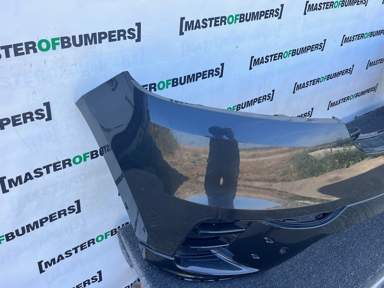 Range Rover Velar R Dynamic Hse 2019-2023 Front Bumper 4 Pdc Genuine [p730]
