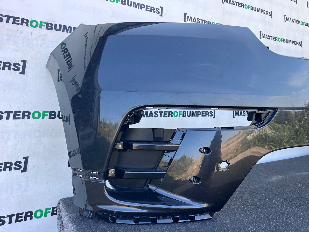 Range Rover Velar R Dynamic Hse 2019-2023 Front Bumper 4 Pdc Genuine [p730]