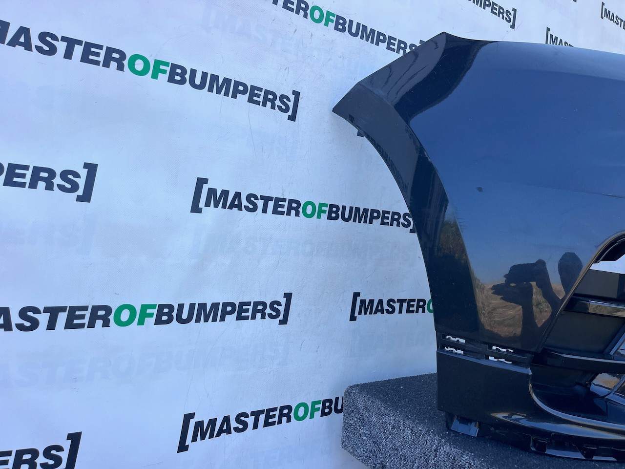 Range Rover Velar R Dynamic Hse 2019-2023 Front Bumper 4 Pdc Genuine [p730]