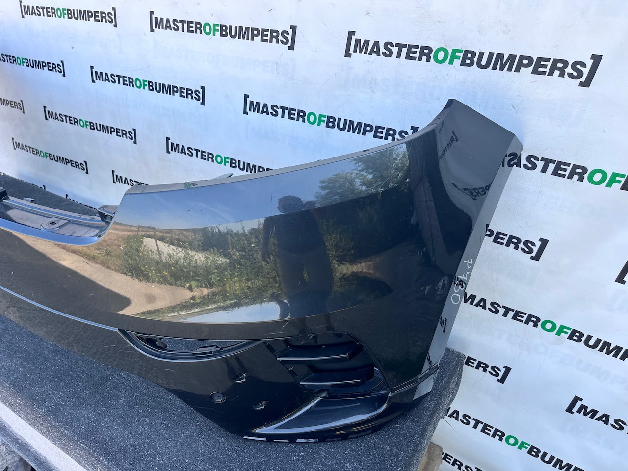 Range Rover Velar R Dynamic Hse 2019-2023 Front Bumper 4 Pdc Genuine [p730]