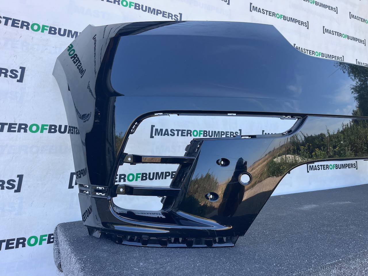 Range Rover Velar R Dynamic Hse 2019-2023 Front Bumper 4 Pdc Genuine [p741]