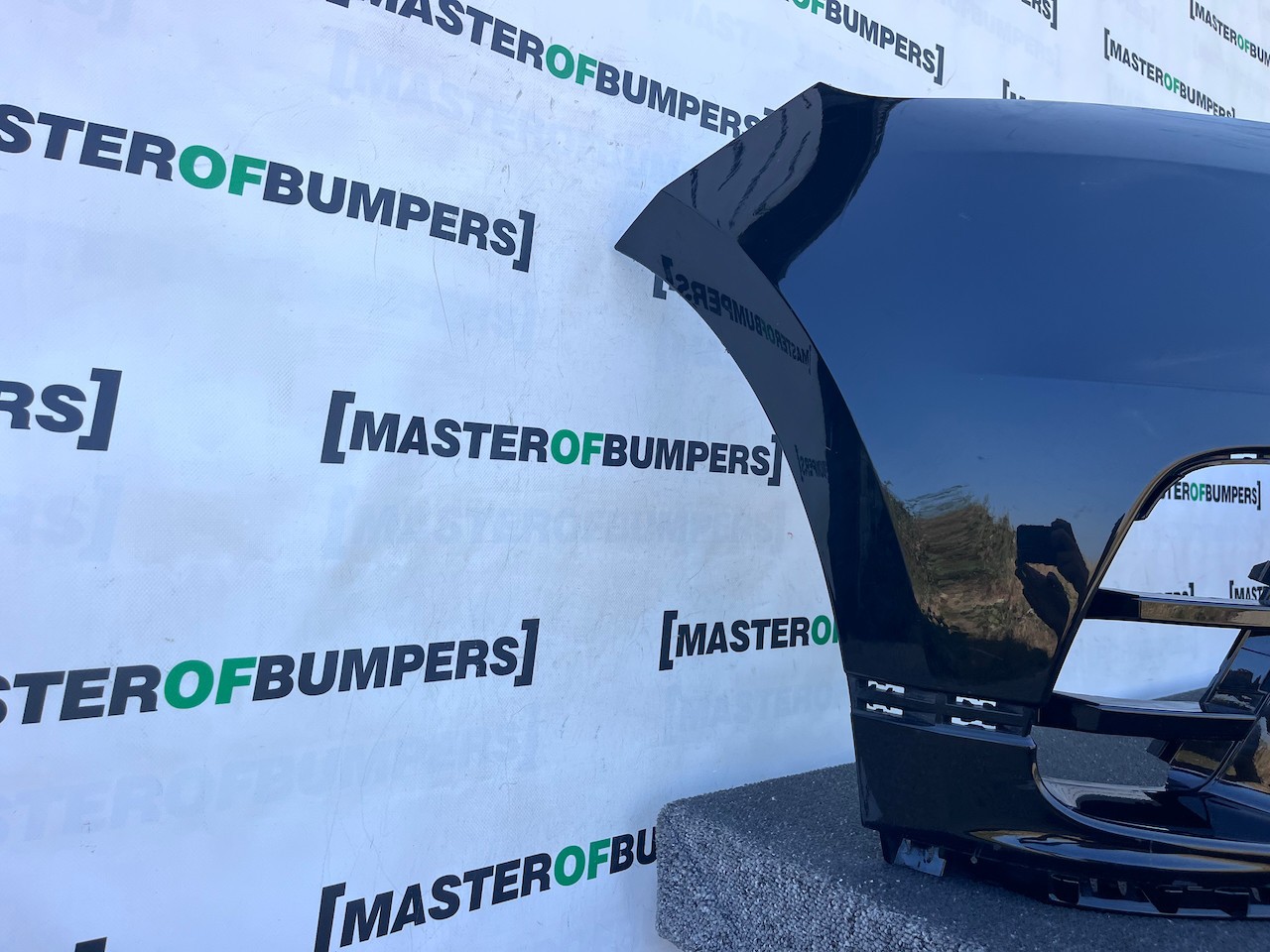 Range Rover Velar R Dynamic Hse 2019-2023 Front Bumper 4 Pdc Genuine [p741]
