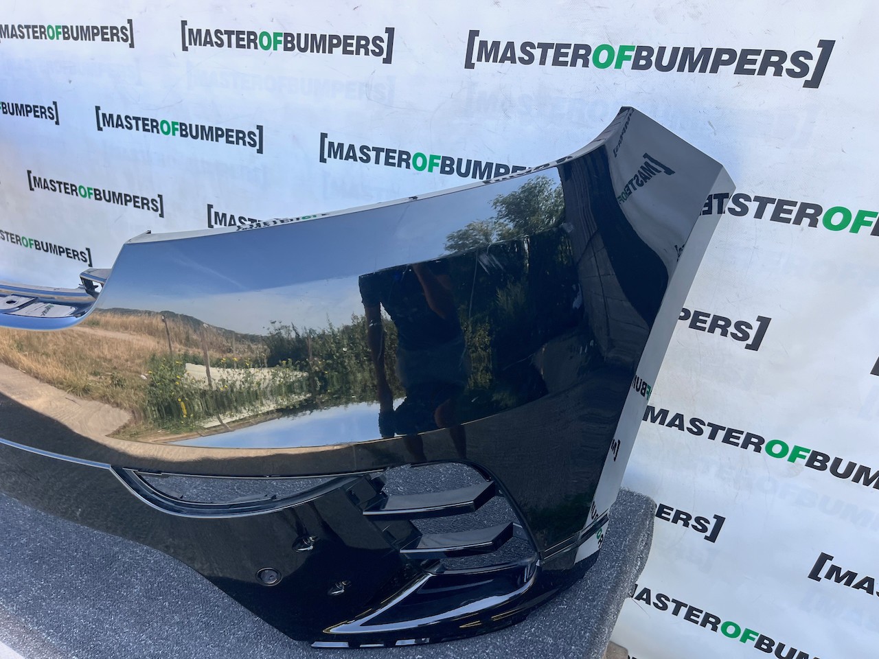 Range Rover Velar R Dynamic Hse 2019-2023 Front Bumper 4 Pdc Genuine [p741]
