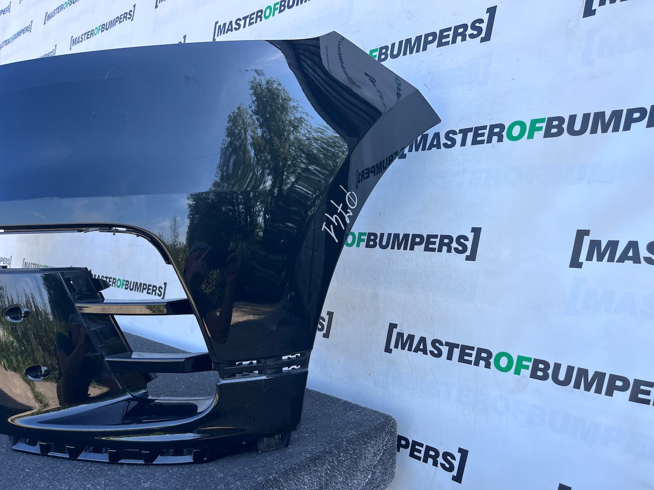 Range Rover Velar R Dynamic Hse 2019-2023 Front Bumper 4 Pdc Genuine [p741]
