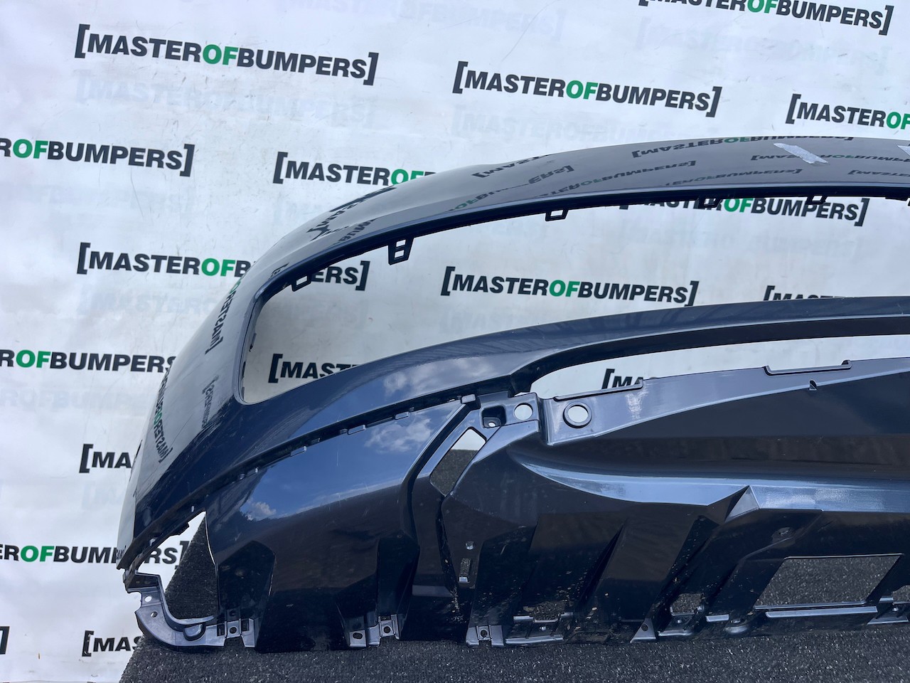 Range Rover Vouge Se Mhev Suv 2023-2027 Front Bumper 6 Pdc + Jets Genuine [p739]
