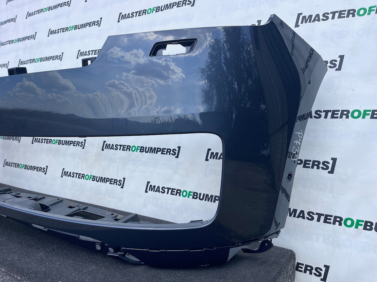 Range Rover Vouge Se Mhev Suv 2023-2027 Front Bumper 6 Pdc + Jets Genuine [p739]