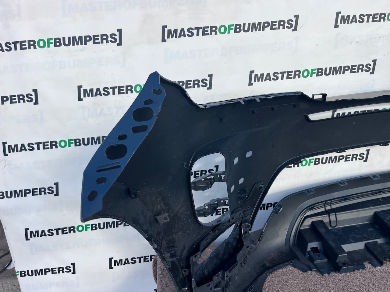 Range Rover Evoque R-dynamic Hse 2019-2023 Front Bumper 6 Pdc Genuine [p818]