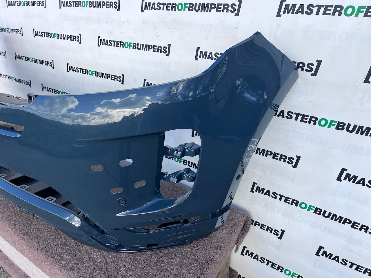 Range Rover Evoque R-dynamic Hse 2019-2023 Front Bumper 6 Pdc Genuine [p818]
