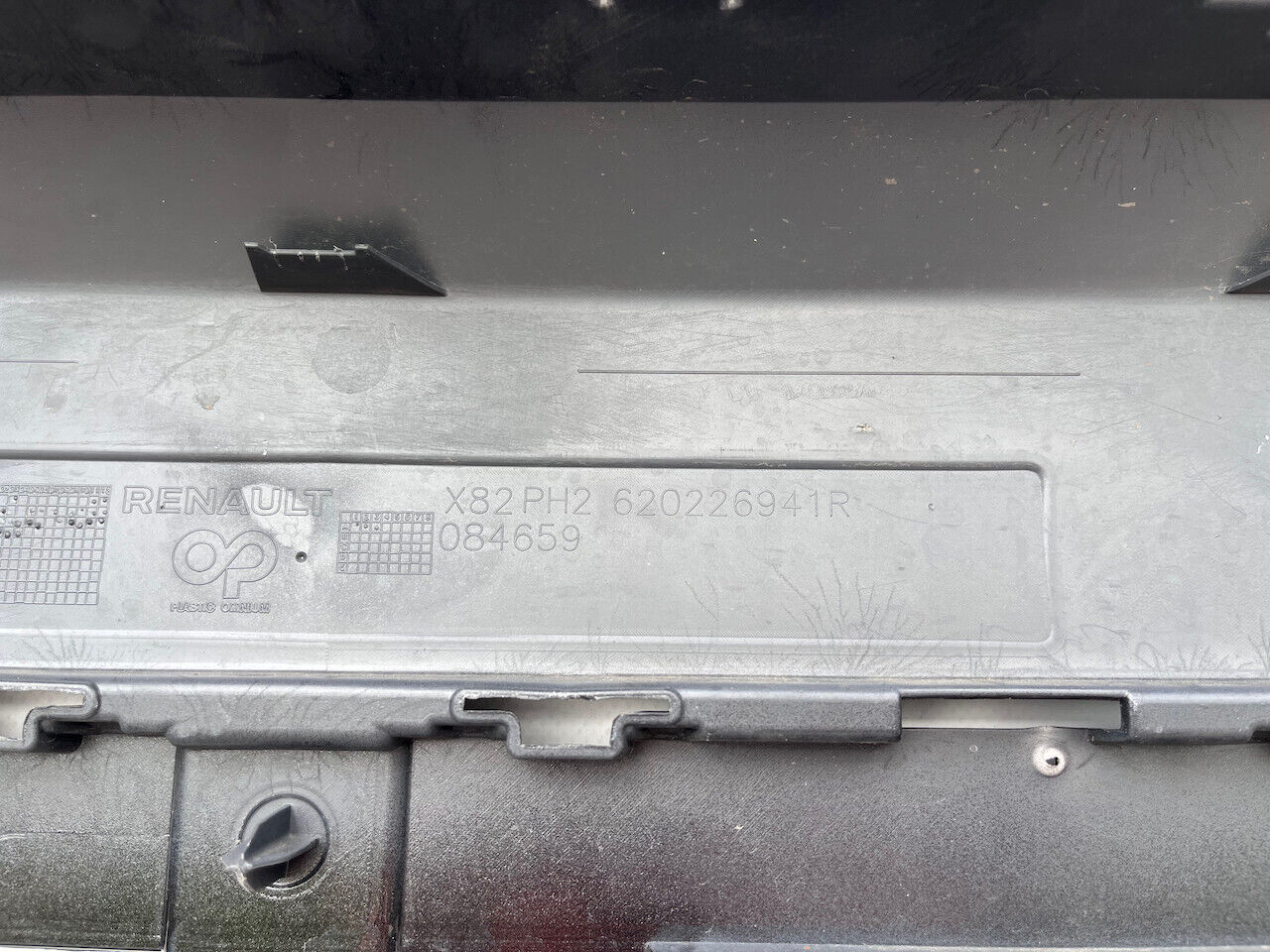 Renault Trafic Sport Plus Passenger 2022-on Front Bumper 6  Pdc Genuine [r502]