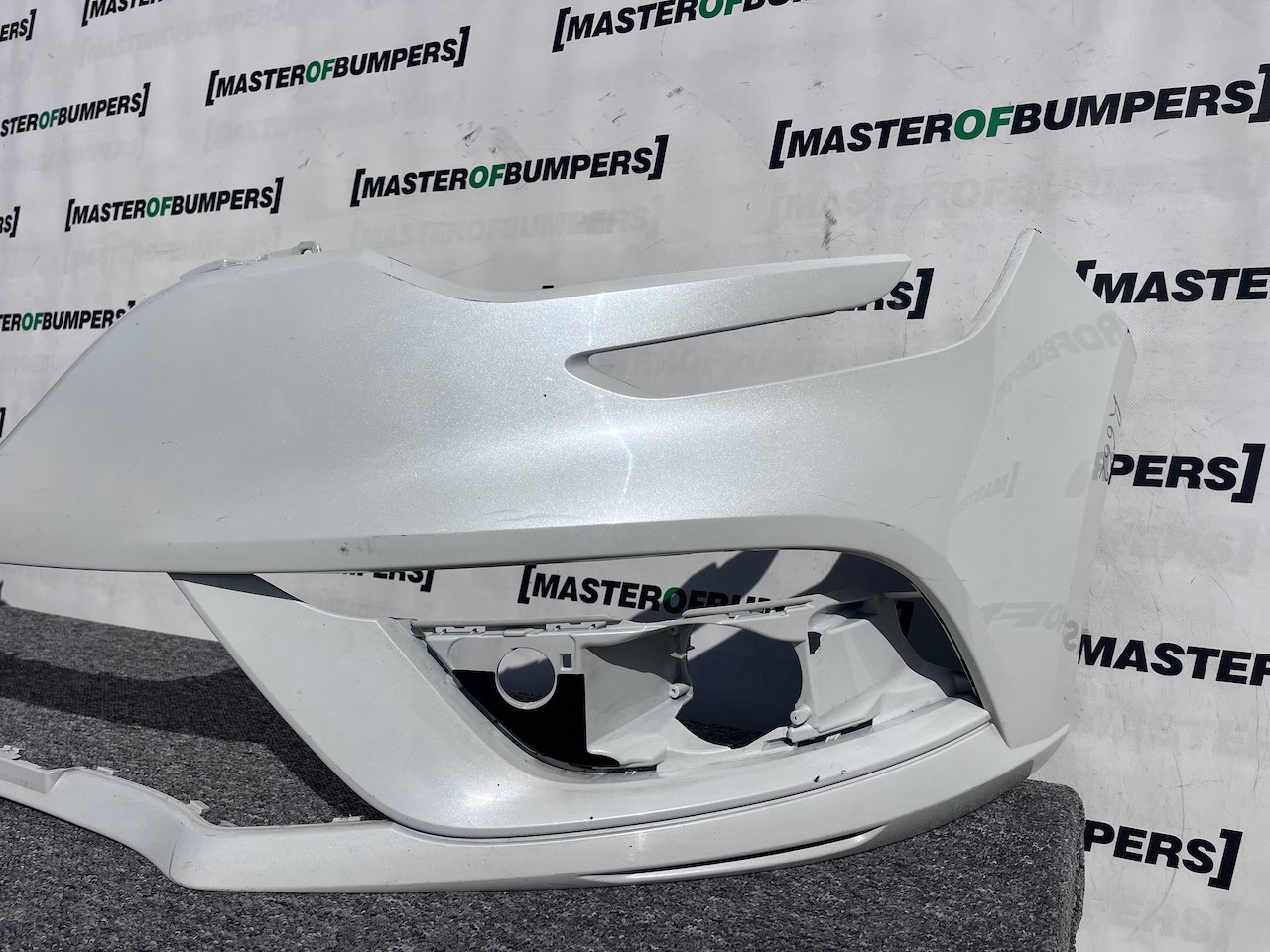 Renault Megane Dynamique Iconic Hatchback 2016-2020 Front Bumper Genuine [r662]