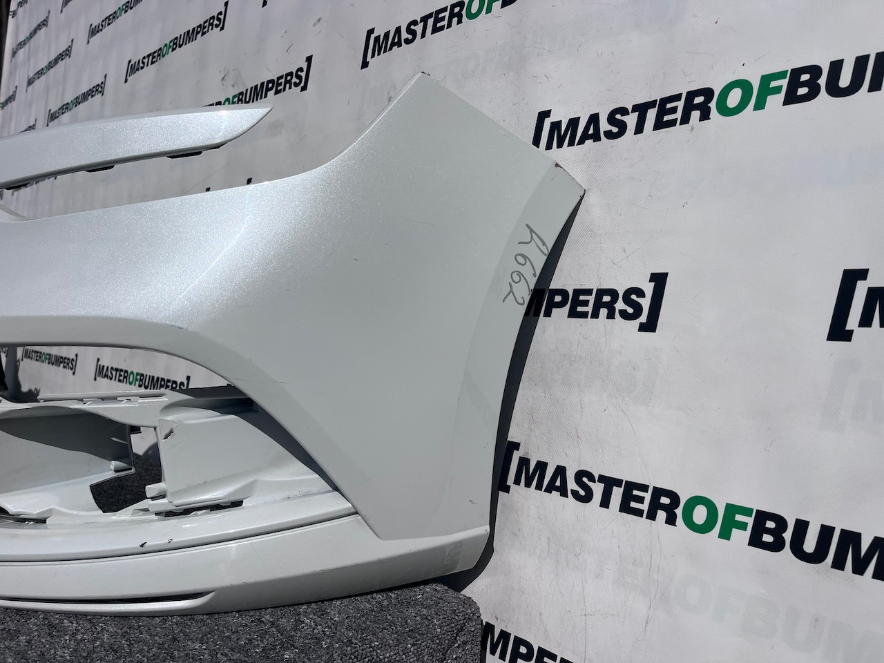 Renault Megane Dynamique Iconic Hatchback 2016-2020 Front Bumper Genuine [r662]