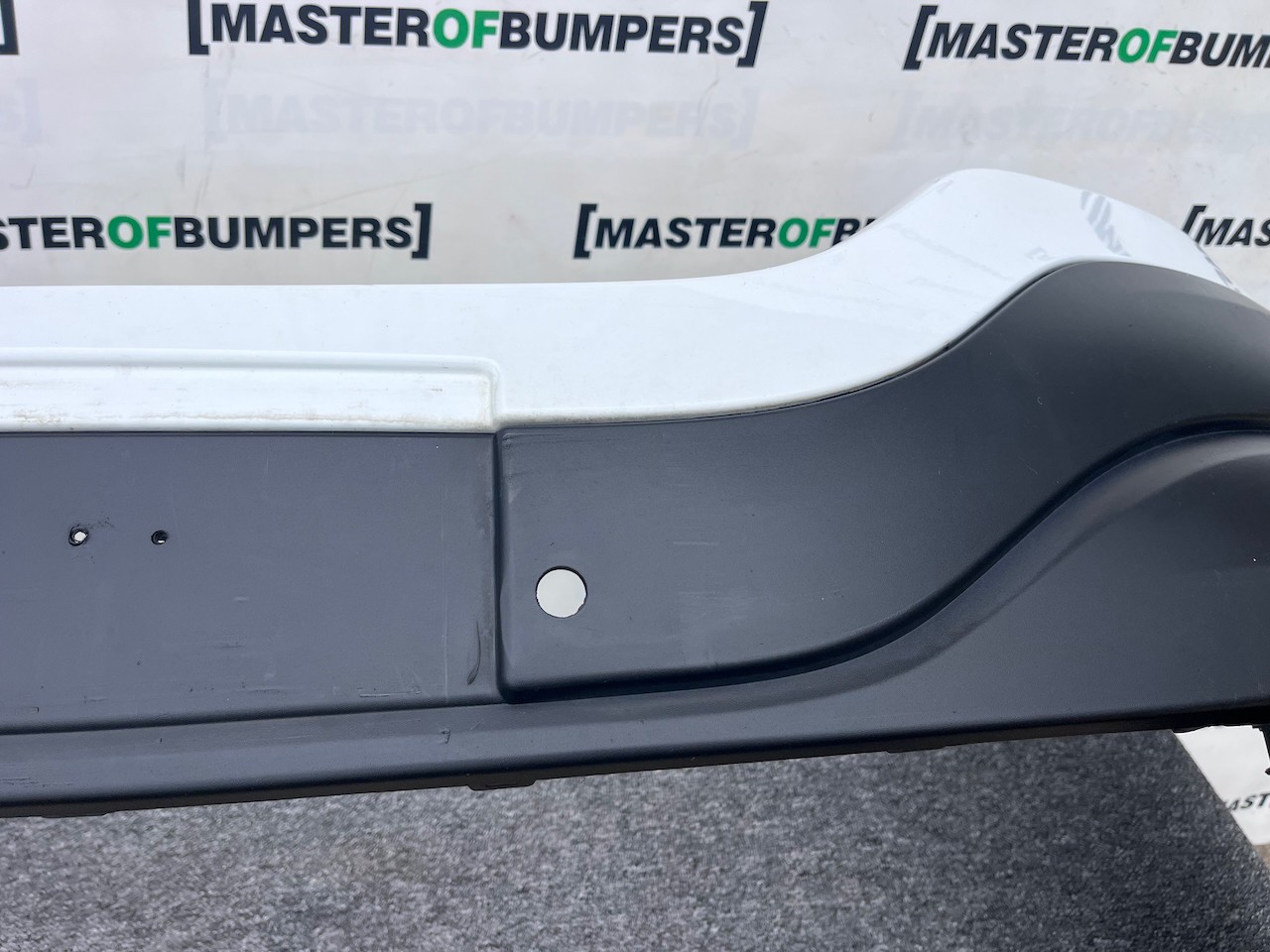 Renault Trafic Se Van Sl27 2015-2020 Front Bumper Pdc Genuine [r665]