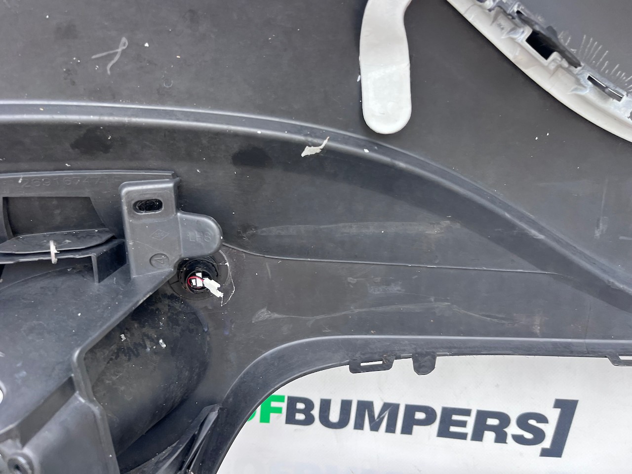 Renault Trafic Se Van Sl27 2015-2020 Front Bumper Pdc Genuine [r665]