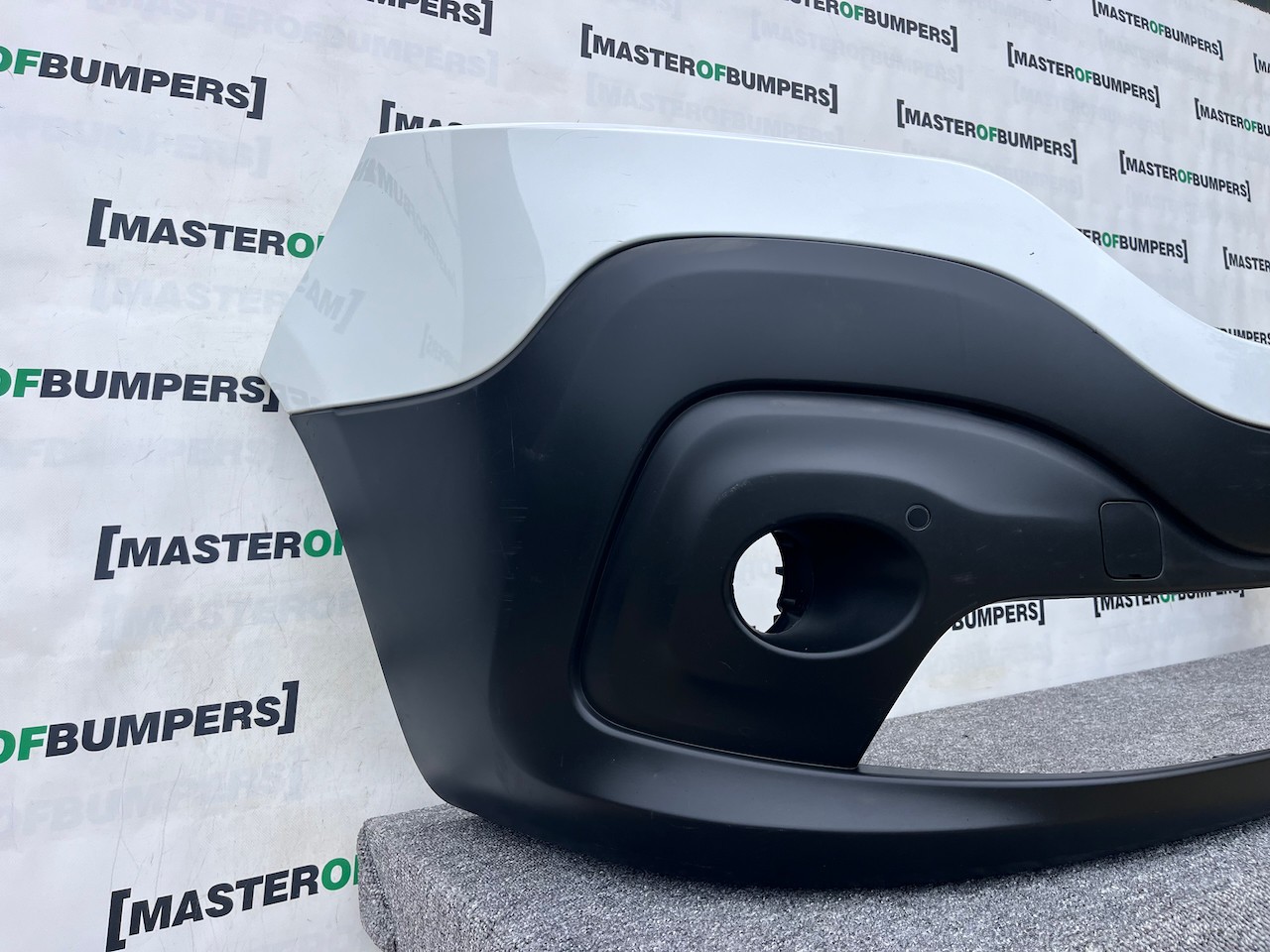 Renault Trafic Se Van Sl27 2015-2020 Front Bumper Pdc Genuine [r665]