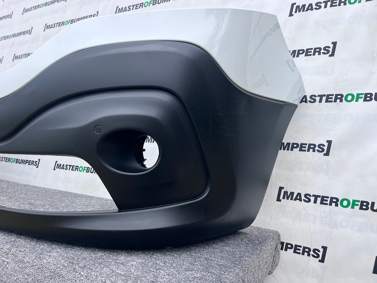 Renault Trafic Se Van Sl27 2015-2020 Front Bumper Pdc Genuine [r665]