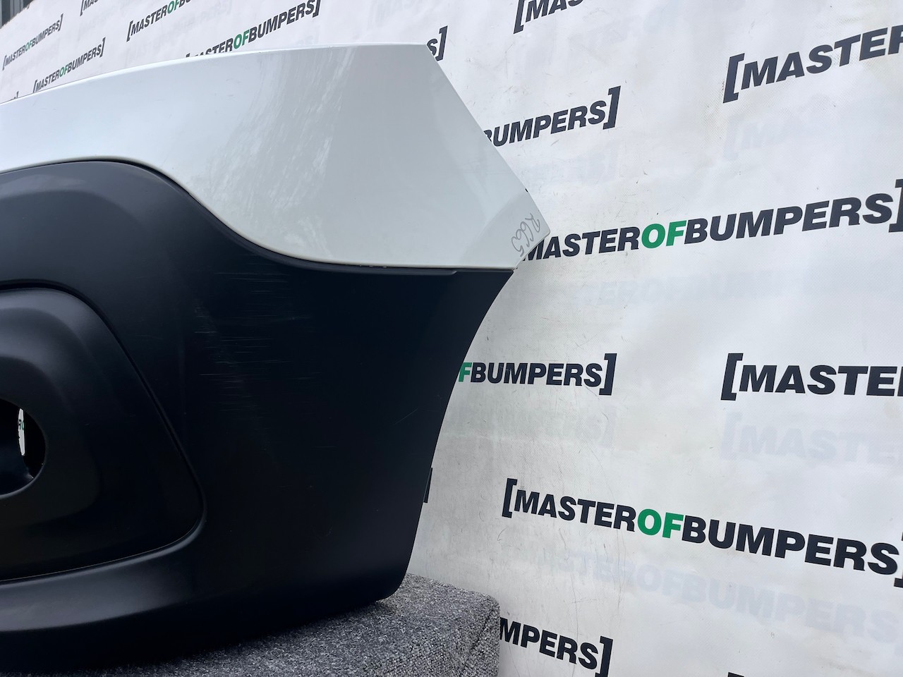 Renault Trafic Se Van Sl27 2015-2020 Front Bumper Pdc Genuine [r665]