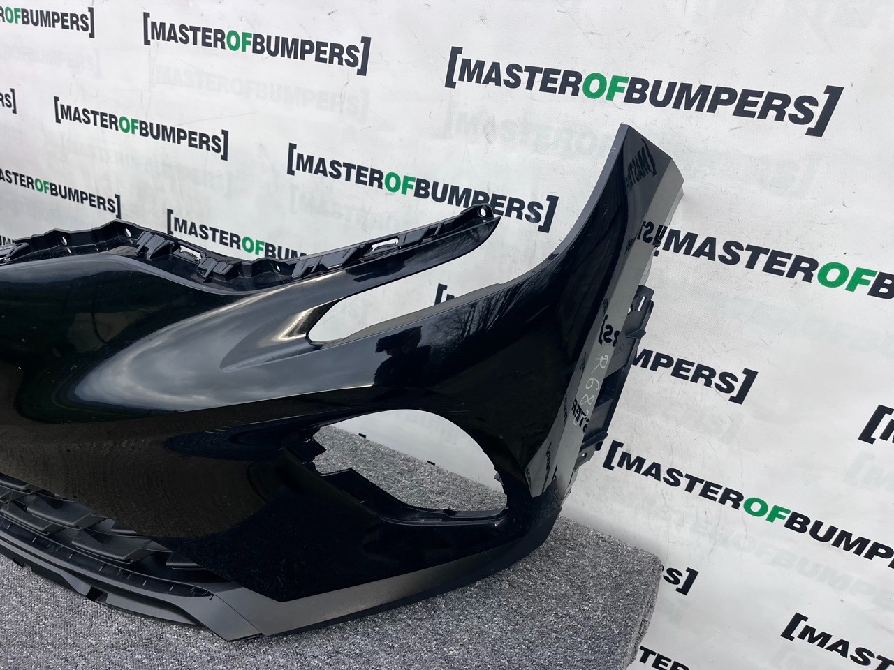 Renault Captur Se Mk2 2019-2023 Front Bumper 4 Pdc Genuine [r683]
