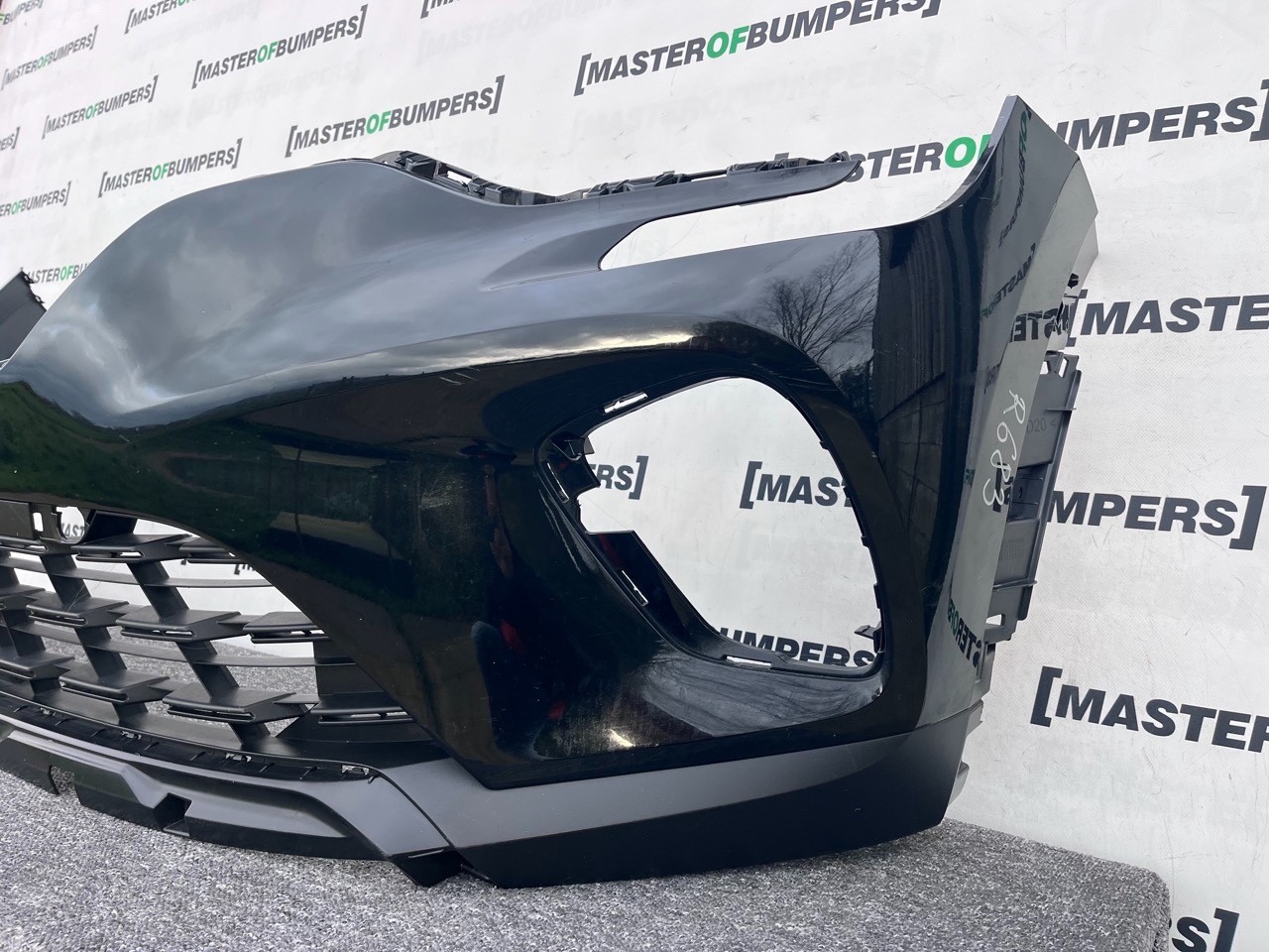 Renault Captur Se Mk2 2019-2023 Front Bumper 4 Pdc Genuine [r683]