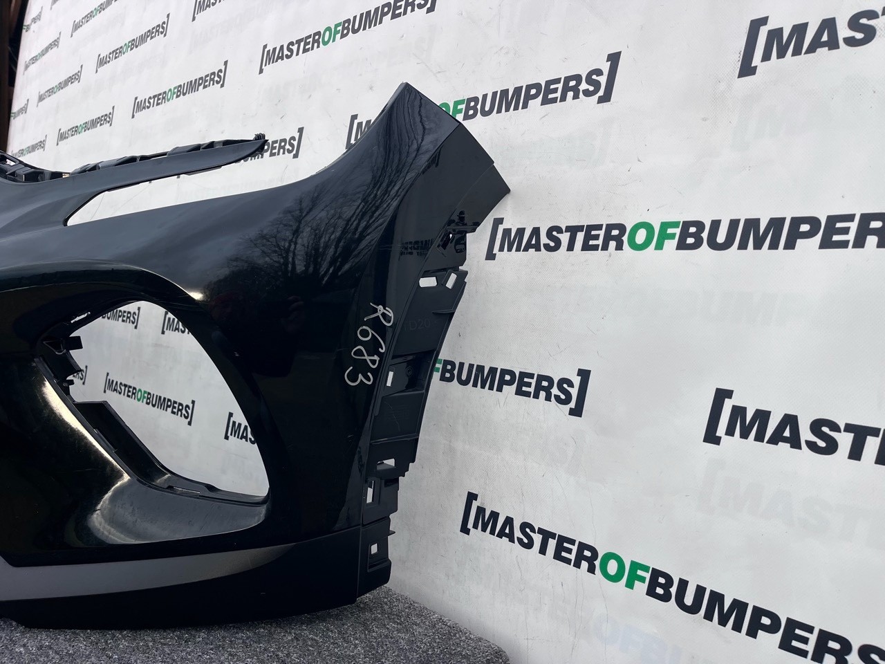 Renault Captur Se Mk2 2019-2023 Front Bumper 4 Pdc Genuine [r683]