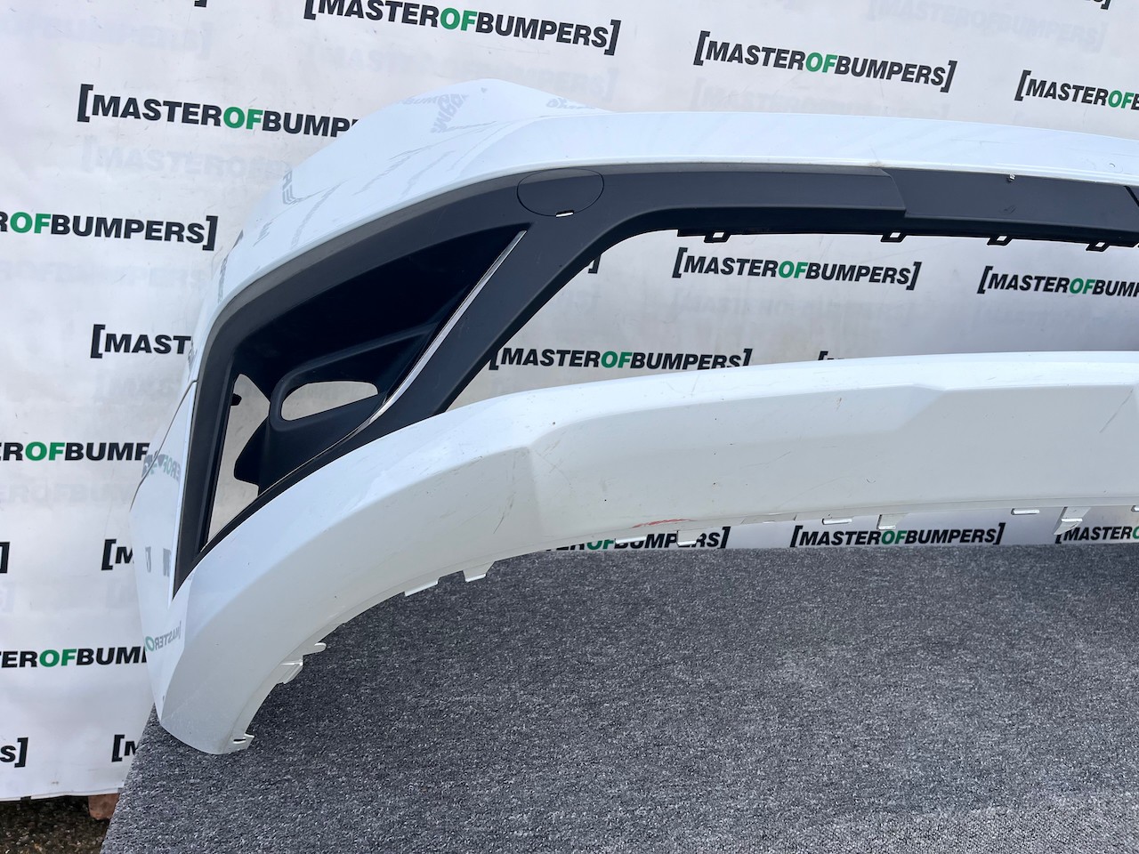 Renault Trafic Sport Plus Passenger 2022-2026 Front Bumper Genuine [r686]