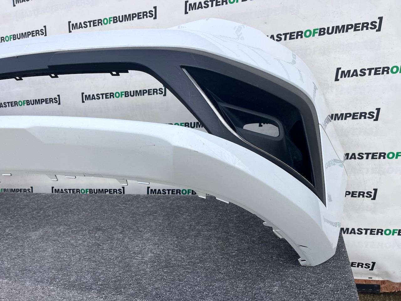 Renault Trafic Sport Plus Passenger 2022-2026 Front Bumper Genuine [r686]