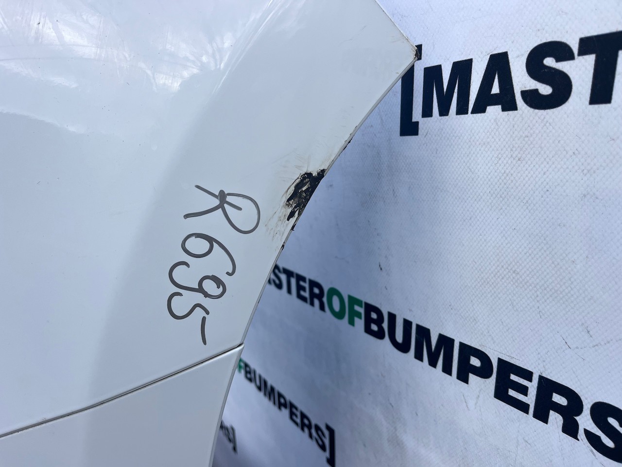 Renault Trafic Sport Plus Passenger 2022-2026 Front Bumper 4 Pdc Genuine [r695]