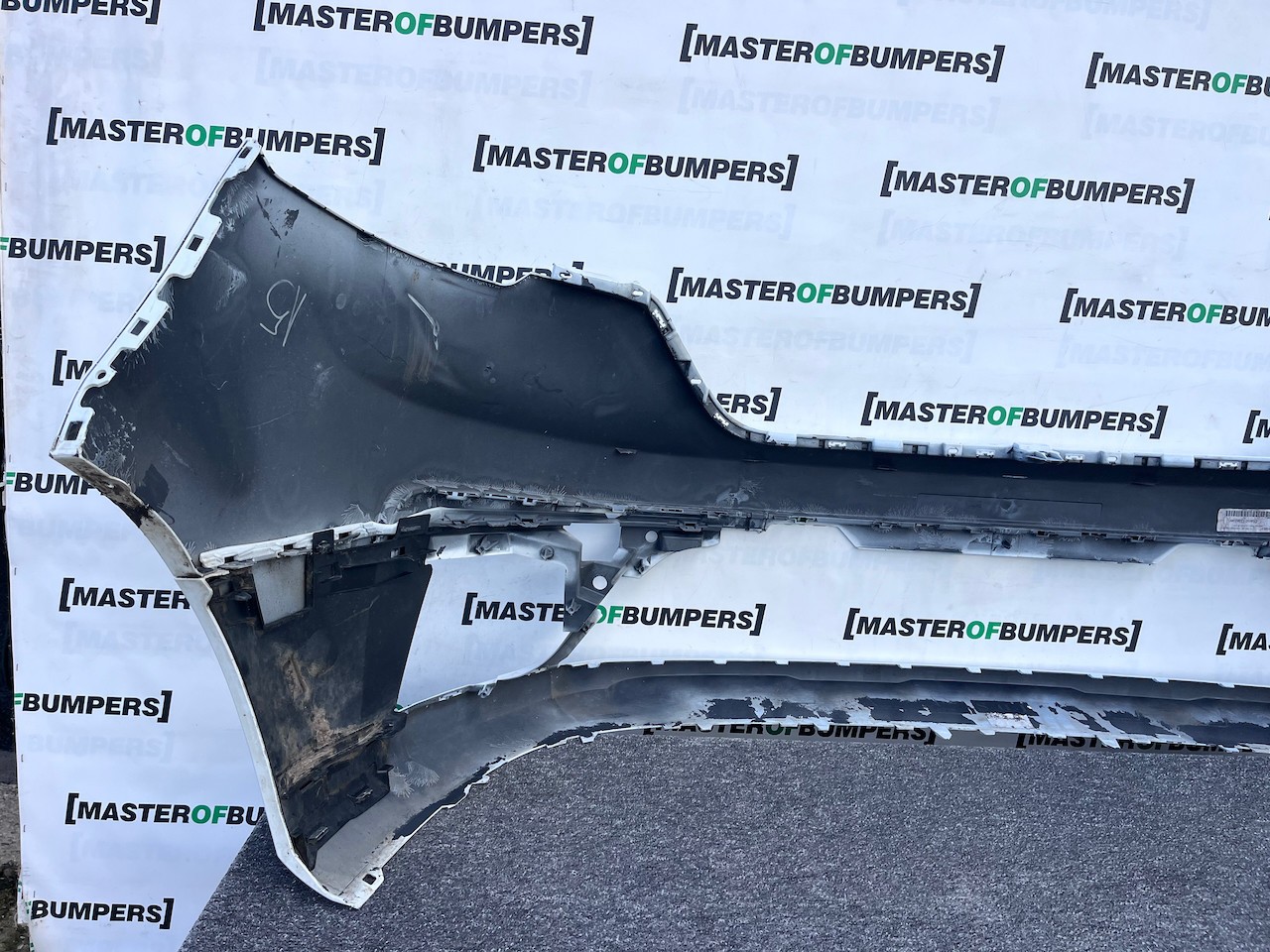 Renault Trafic Sport Plus Passenger 2022-2026 Front Bumper 4 Pdc Genuine [r695]