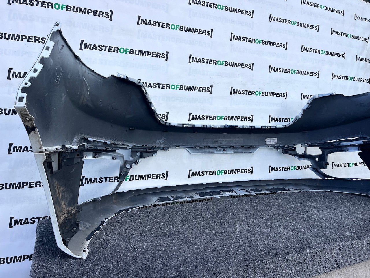 Renault Trafic Sport Plus Passenger 2022-2026 Front Bumper 4 Pdc Genuine [r695]