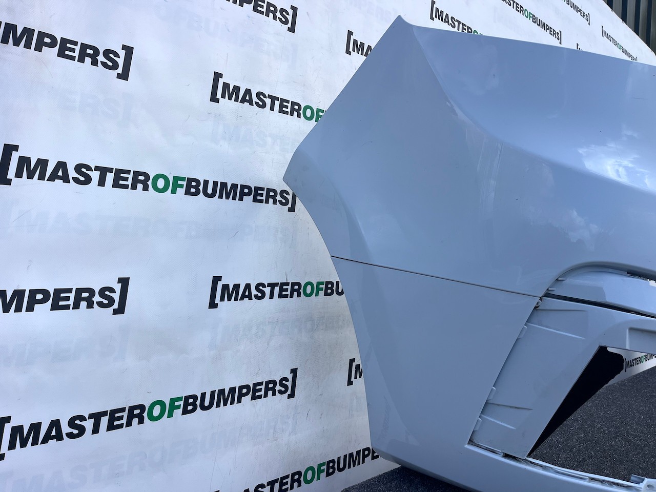 Renault Trafic Sport Plus Passenger 2022-2026 Front Bumper 4 Pdc Genuine [r695]