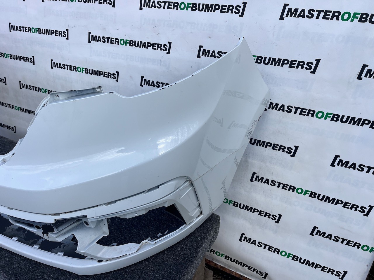 Renault Trafic Sport Plus Passenger 2022-2026 Front Bumper 4 Pdc Genuine [r695]