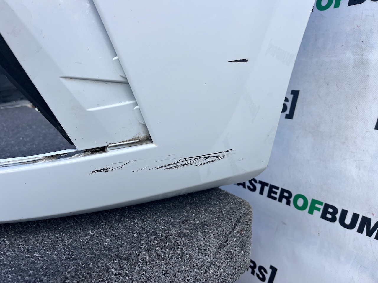 Renault Trafic Sport Plus Passenger 2022-2026 Front Bumper 4 Pdc Genuine [r695]