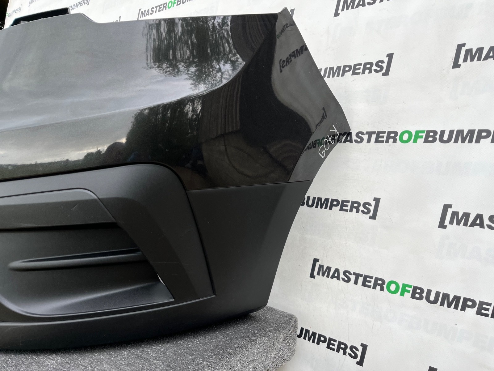 Renault Trafic Sport Plus Passenger 2022-2026 Front Bumper 4 Pdc Genuine [r709]