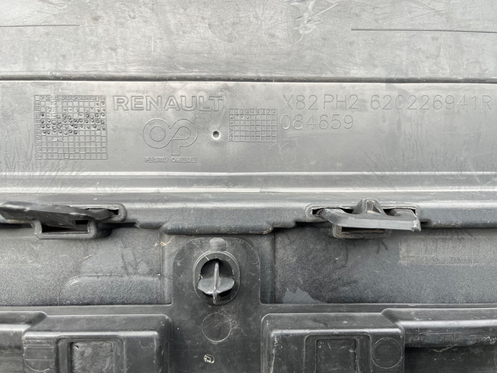 Renault Trafic Sport Plus Passenger 2022-2026 Front Bumper 4 Pdc Genuine [r709]
