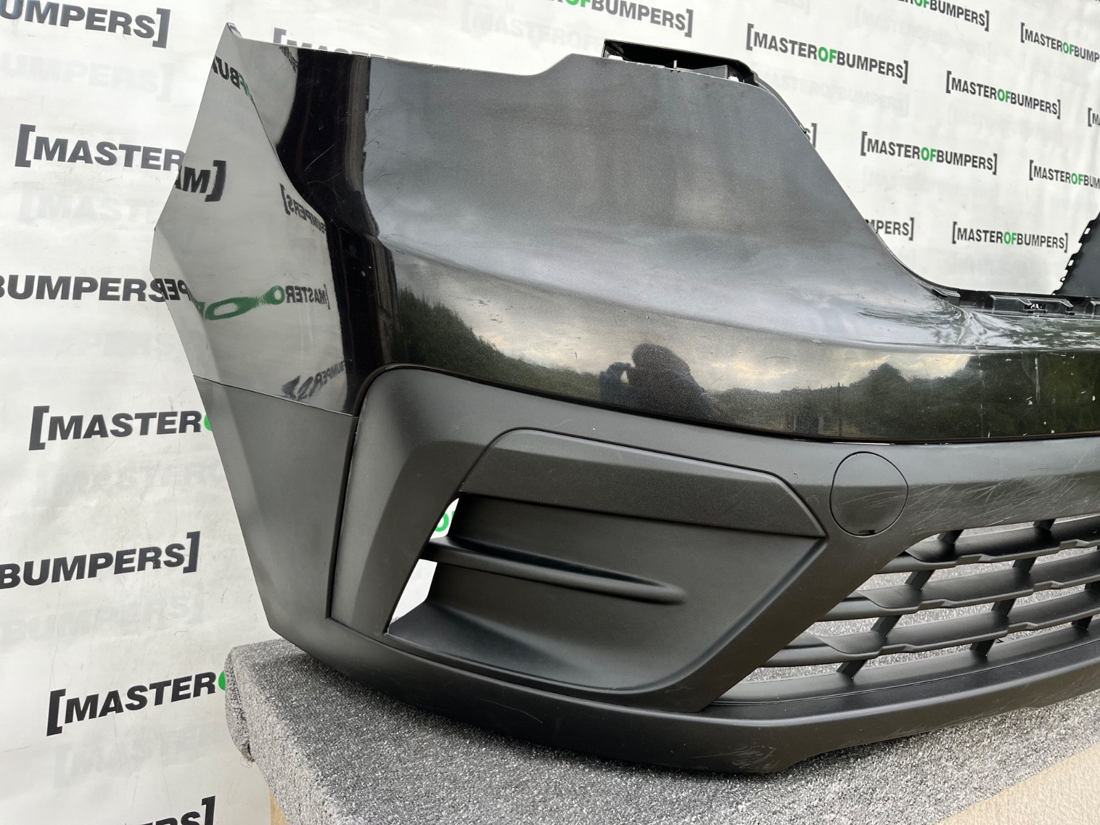 Renault Trafic Sport Plus Passenger 2022-2026 Front Bumper 4 Pdc Genuine [r709]