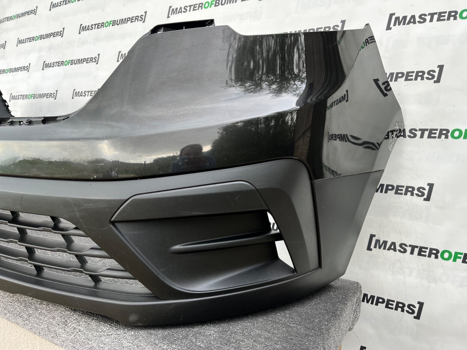 Renault Trafic Sport Plus Passenger 2022-2026 Front Bumper 4 Pdc Genuine [r709]