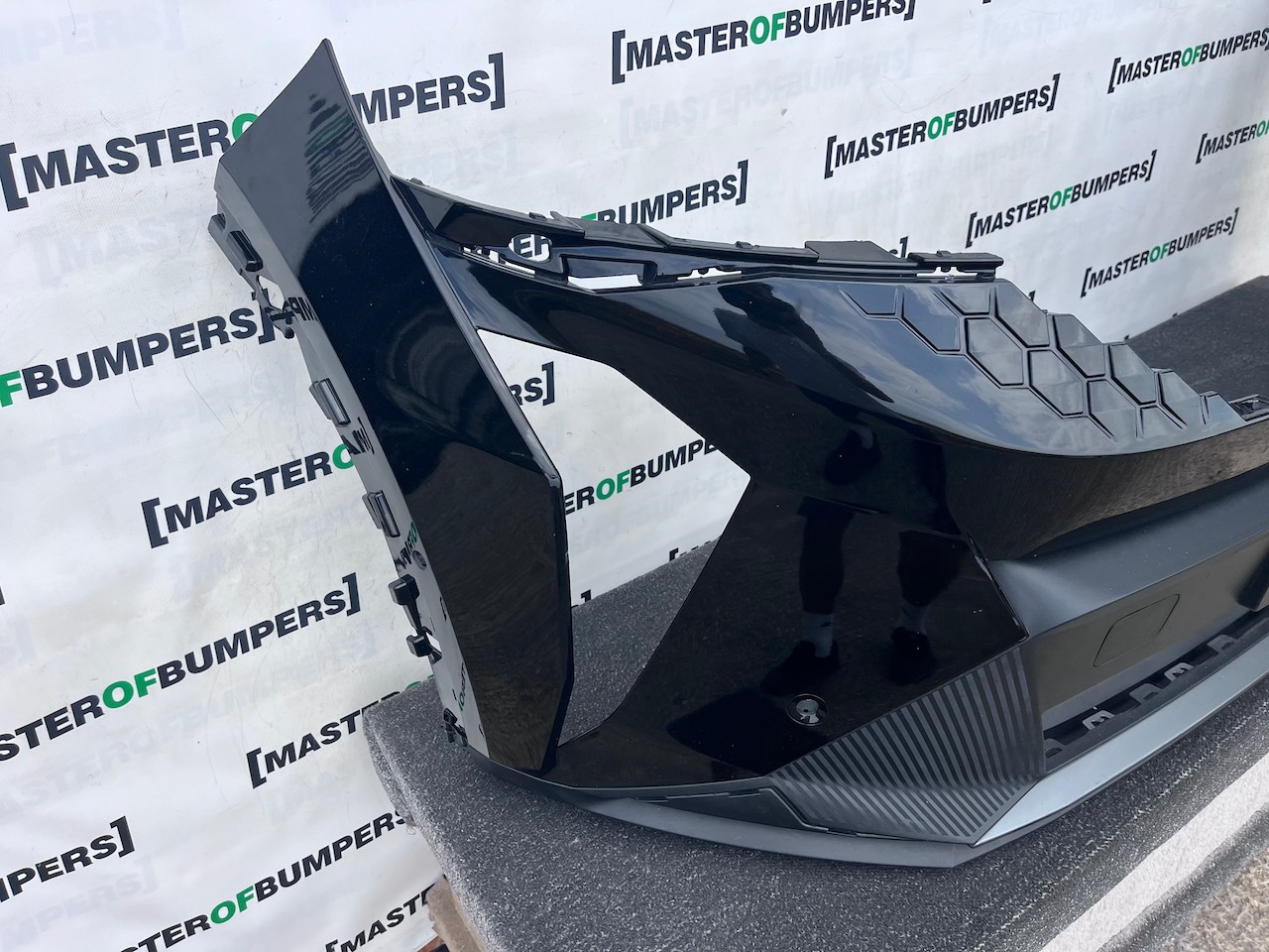 Renault Scenic E Tech Comfort Mk5 2024-2027 Front Bumper 6 Pdc Genuine [r722]
