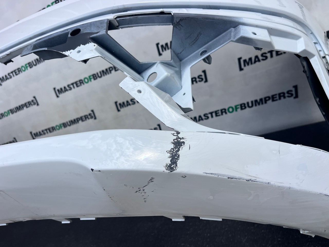 Renault Trafic Sport Plus Passenger 2022-2027 Front Bumper No Pdc Genuine [r727]