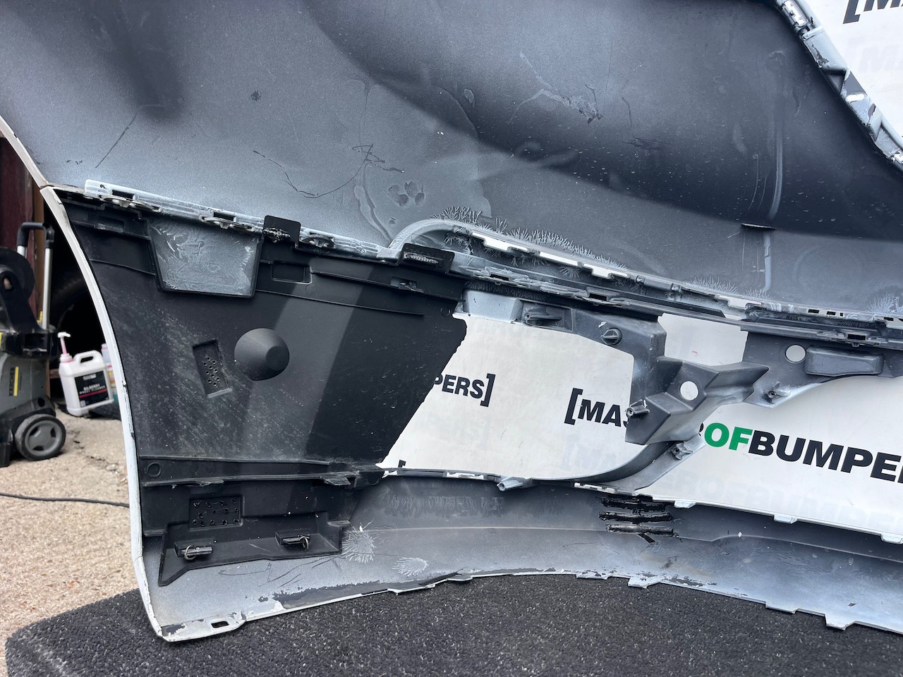 Renault Trafic Sport Plus Passenger 2022-2027 Front Bumper No Pdc Genuine [r727]
