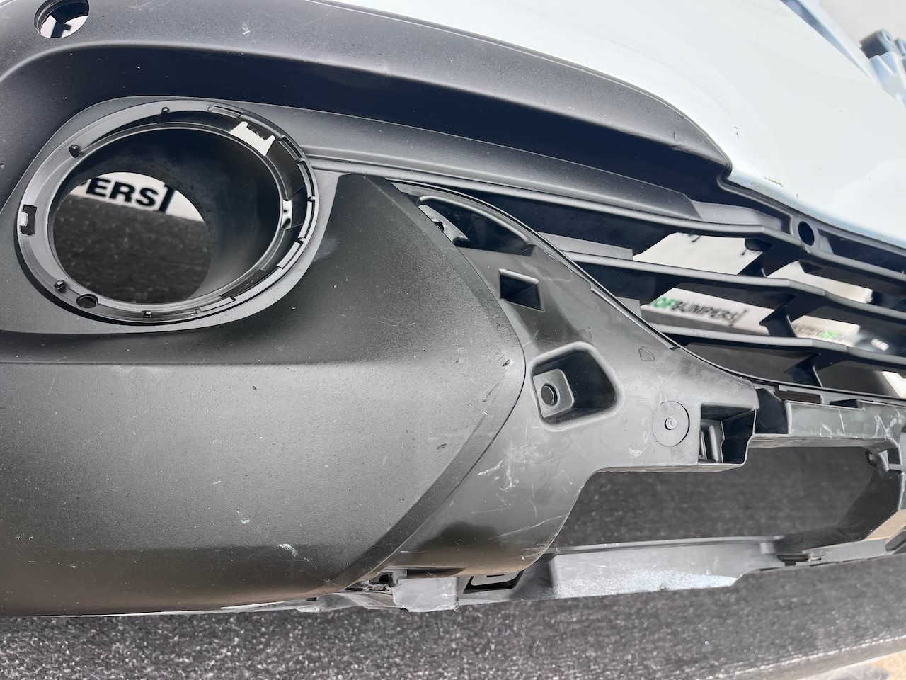 Renault Kadjar Dynamique Edition 2015-2018 Front Bumper 4 Pdc Jet Genuine [r747]