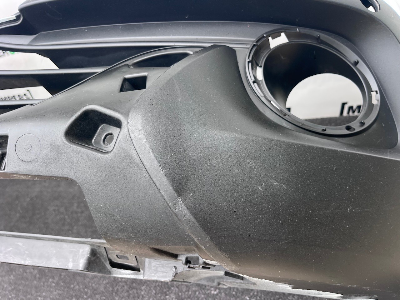 Renault Kadjar Dynamique Edition 2015-2018 Front Bumper 4 Pdc Jet Genuine [r747]