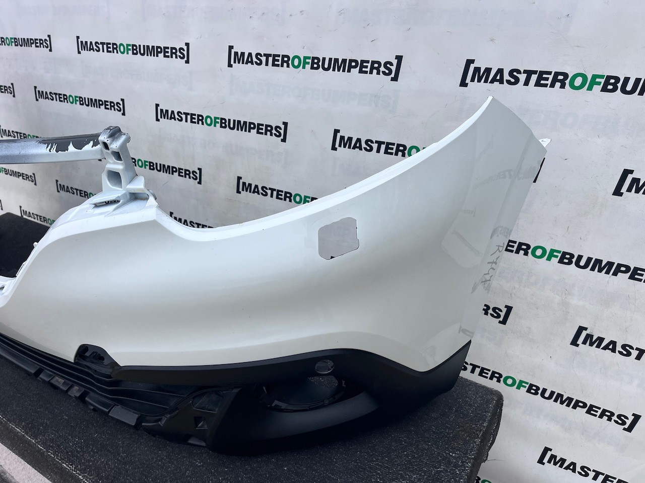 Renault Kadjar Dynamique Edition 2015-2018 Front Bumper 4 Pdc Jet Genuine [r747]