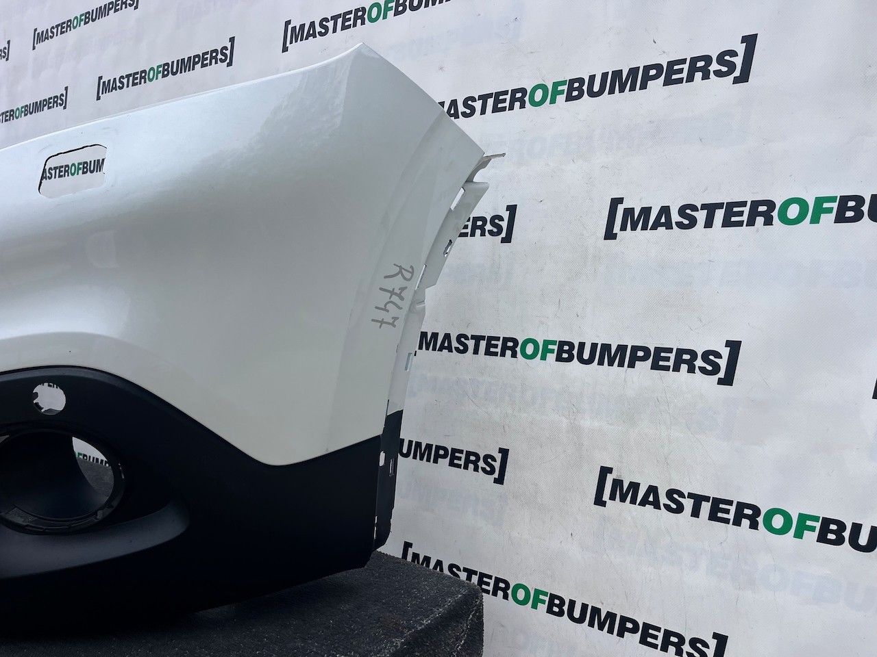 Renault Kadjar Dynamique Edition 2015-2018 Front Bumper 4 Pdc Jet Genuine [r747]