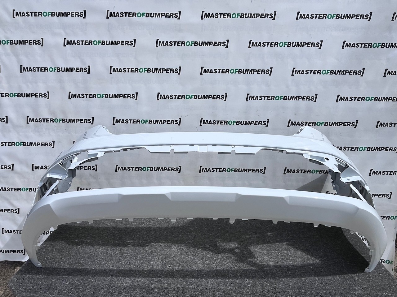 Renault Trafic Sport Plus Passenger 2022-2026 Front Bumper 4 Pdc Genuine [r701]